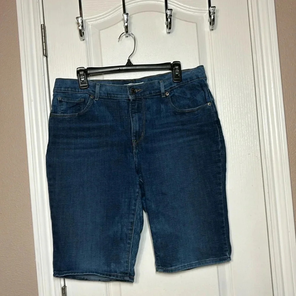 Levi Strauss Women's Bermuda Blue Denim Stretch‎ Shorts Size Waist 32" Pre-Owned